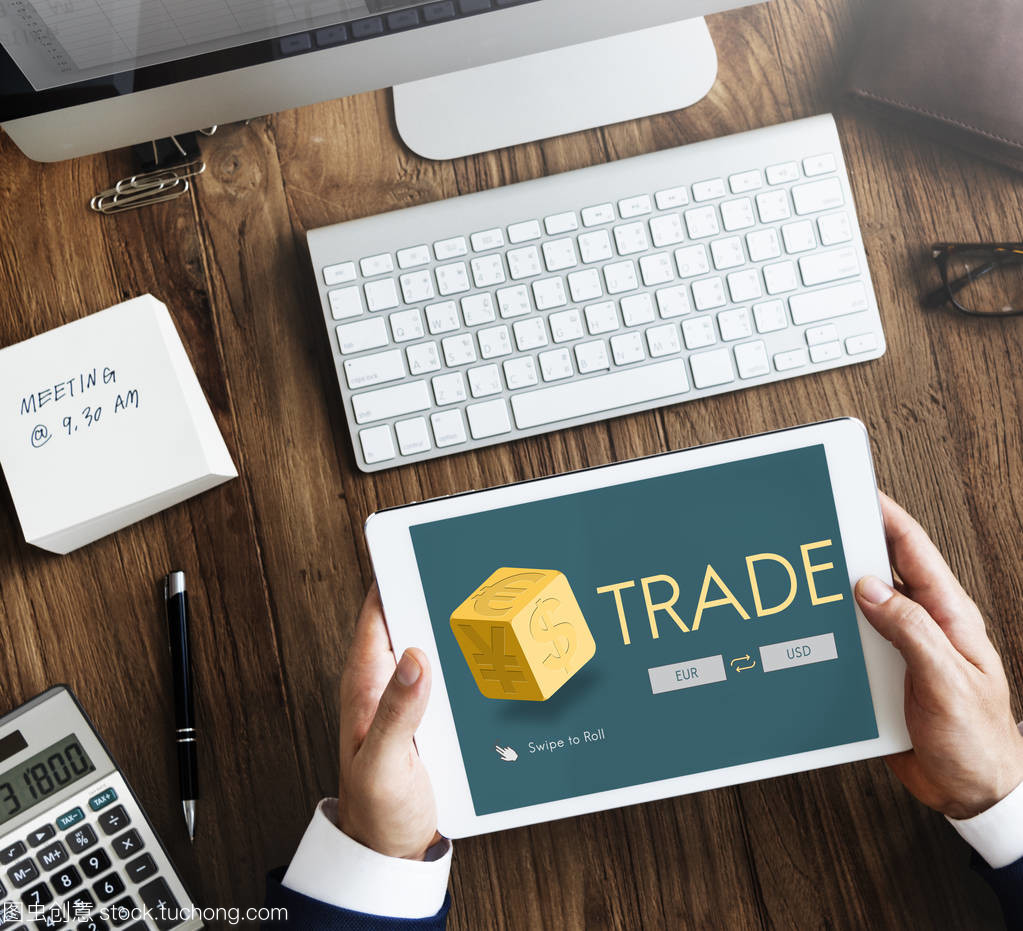 使用數(shù)字平板電腦的商人